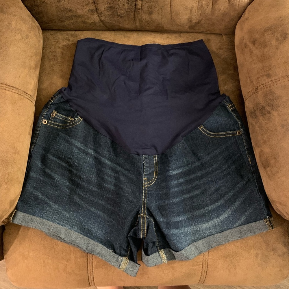 Maternity shorts